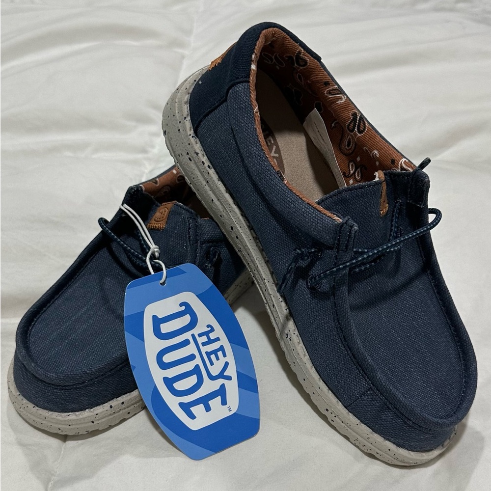 NWT Wally Washed Canvas Hey Dude- Navy YOUTH 1